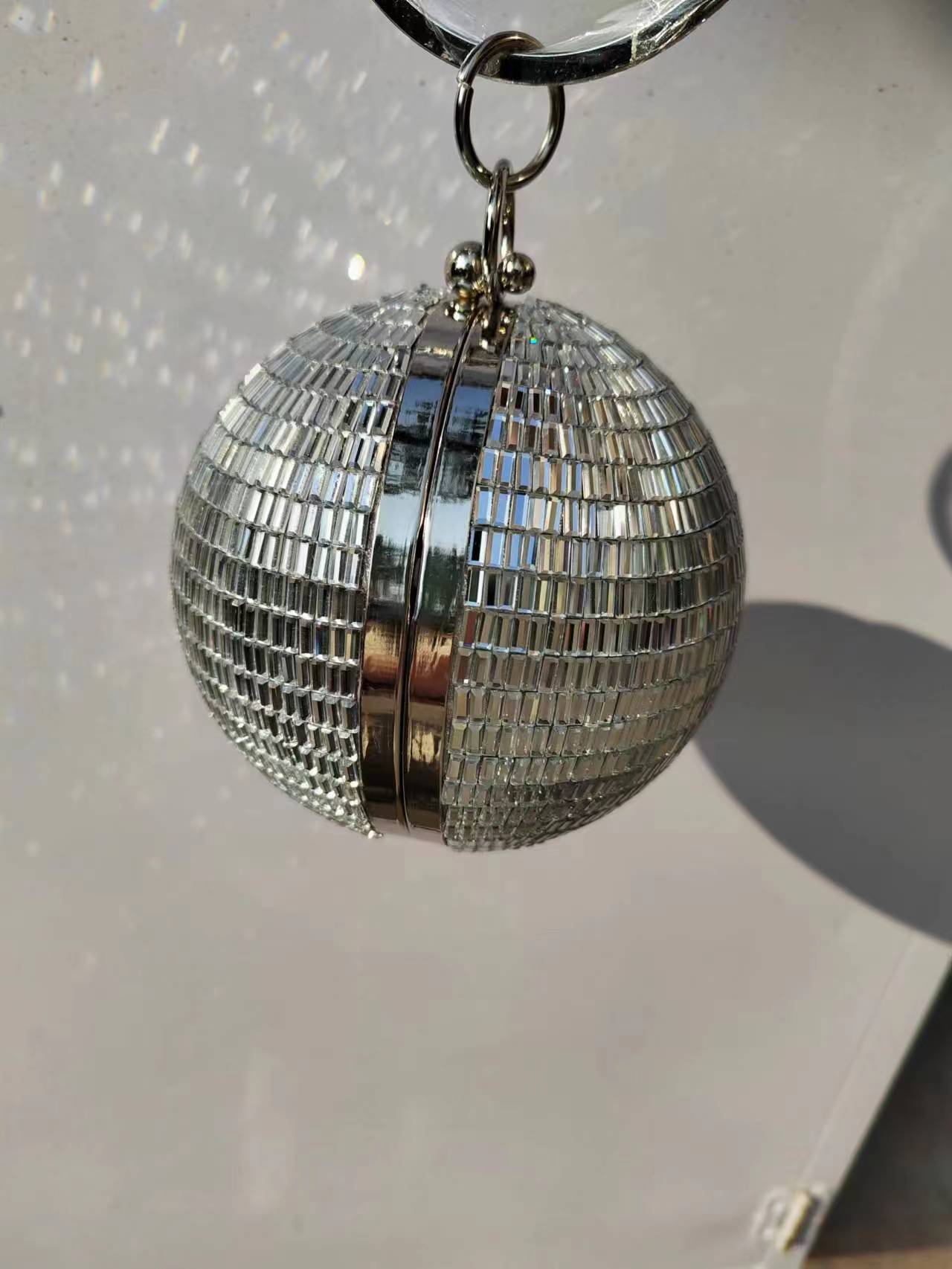 2025 High-End-Geldbörse, silbe – Disco Ball Mirror Bewertung und Preis