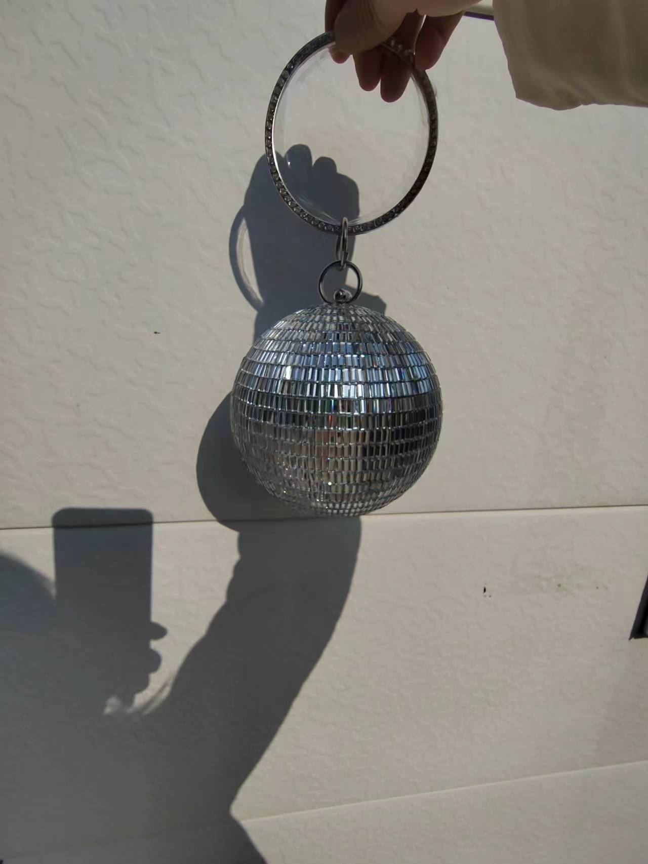 2025 High-End-Geldbörse, silbe – Disco Ball Mirror Bewertung und Preis